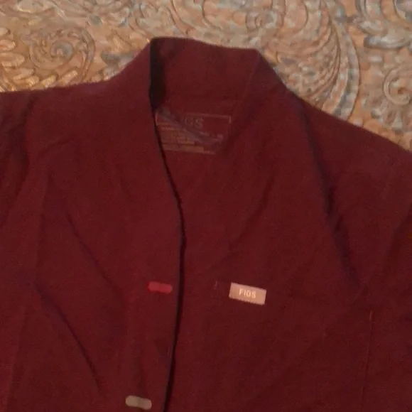 Figs Technical Collection Maroon Button Up Short Sleeve Maroon Scrub Top size XS - Picture 2 of 5